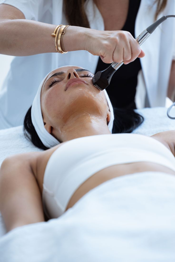 La radiofréquence : une solution efficace contre le relâchement cutané du visage