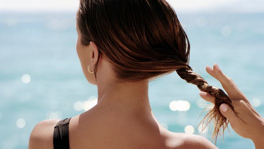 Cheveux et soleil : le protocole Oribe pour partir sereine.